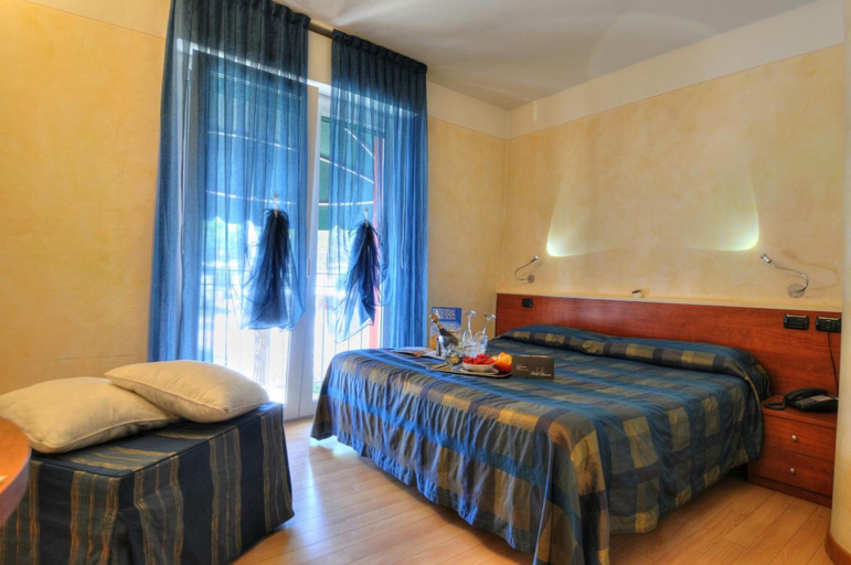 Bedroom 4, Hotel Savoia, Udine