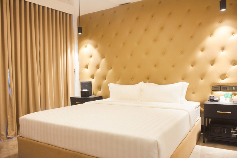 Bedroom 3, The Blu Hotel, Tabaco City
