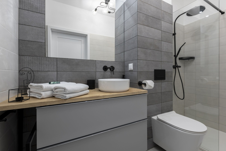 Bathroom 4, Homewell Apartments Wilson Park II, Poznań City