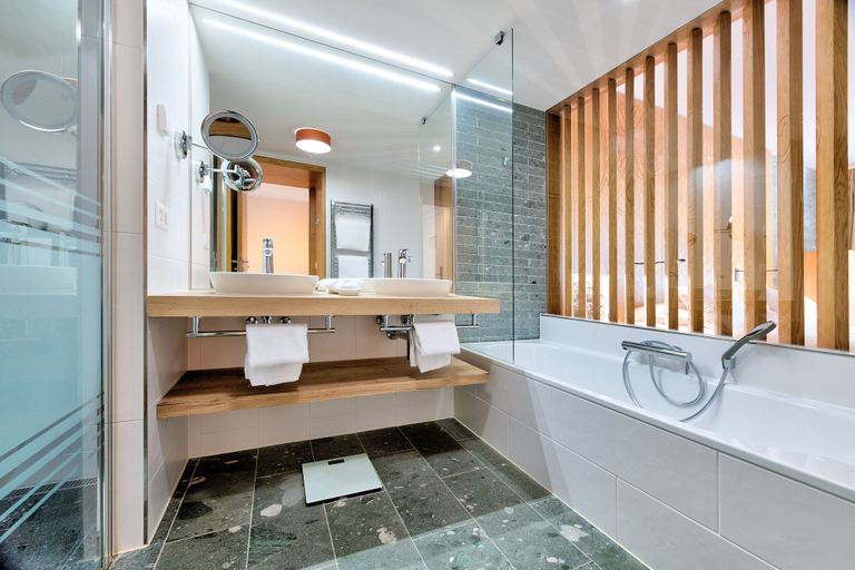 Bathroom 5, Hôtel des Bains de Saillon, Martigny
