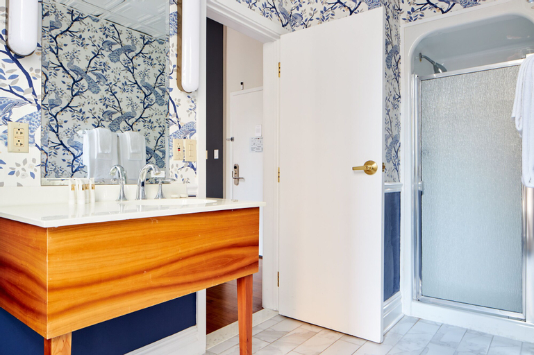 Bathroom 12