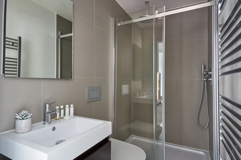 Bathroom 3, Hammersmith Mews by Viridian Apartments, London
