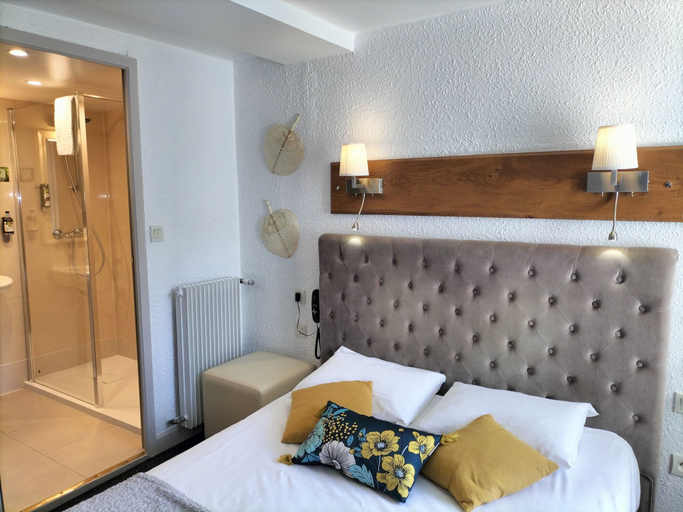 Bedroom 3, Logis HOTEL RESTAURANT La Regence, Manche