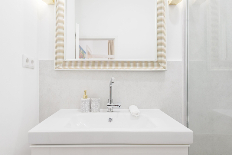 Bathroom 4, Venus Apartments - King Street I, Budapesti