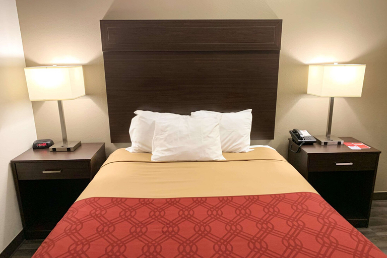 Bedroom 3, Econo Lodge Portland Downtown, Multnomah