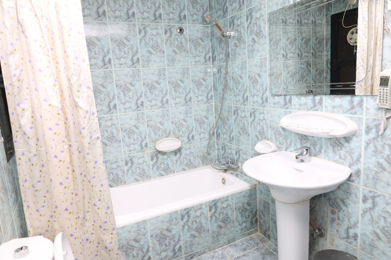 Bathroom 5, DEIRA PALACE HOTEL, Dubai