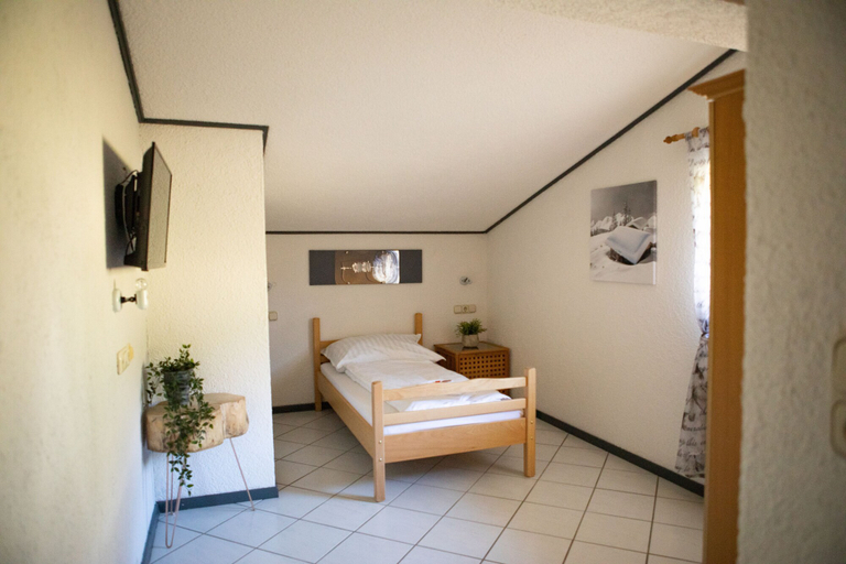 Bedroom 4, Hotel Wildrose, Zell am See