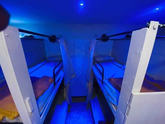 Bedroom 3, Golden Star Dormitory, Mumbai Suburban