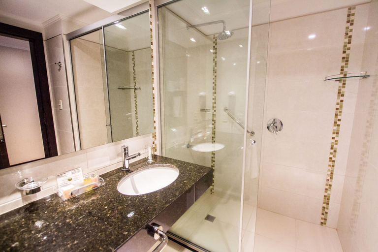 Bathroom 4, Carnaval Hotel Casino, Cambyreta