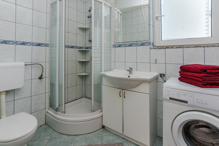 Bathroom, Apartment Jagunic, Vir