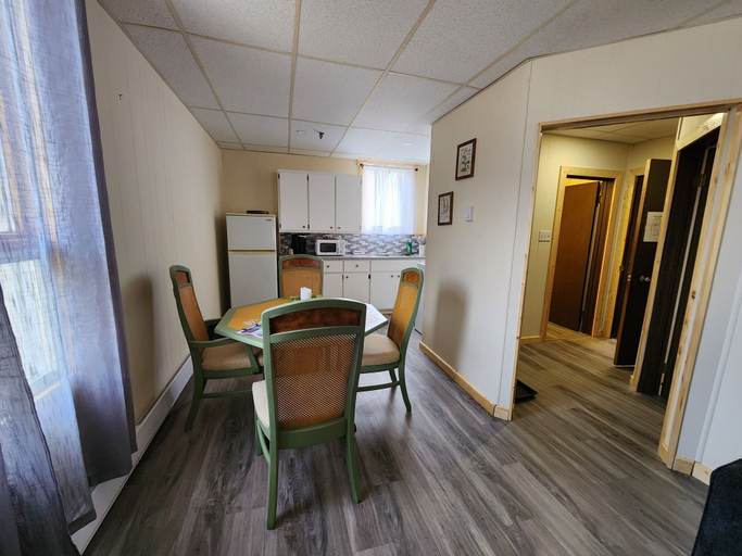 Others 5, Salmo Hotel, Central Kootenay