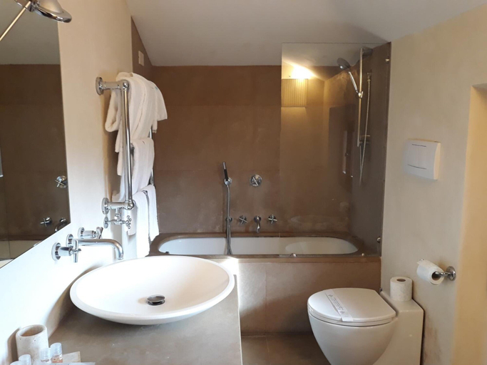 Bathroom 4, La Torre wine resort, Lucca
