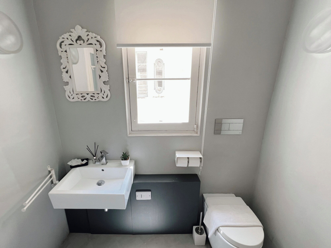 Bathroom 2, Ursula Charm Apartments