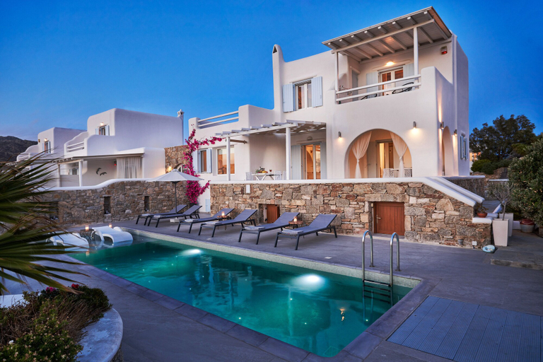 Exterior & Views