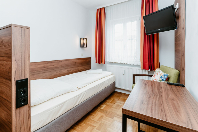 Bedroom 3, Hotel-Gasthof Goldener Greifen, Ansbach