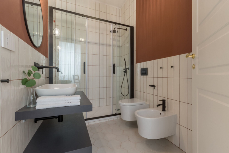 Bathroom 4, Casa dei Liuti, Sassari