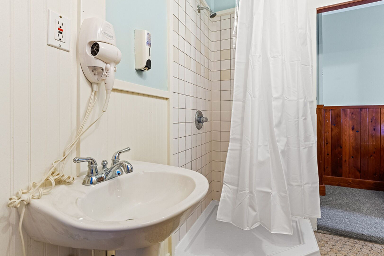 Bathroom 5, Nags Head Beach Inn by KEES Vacations, Dare
