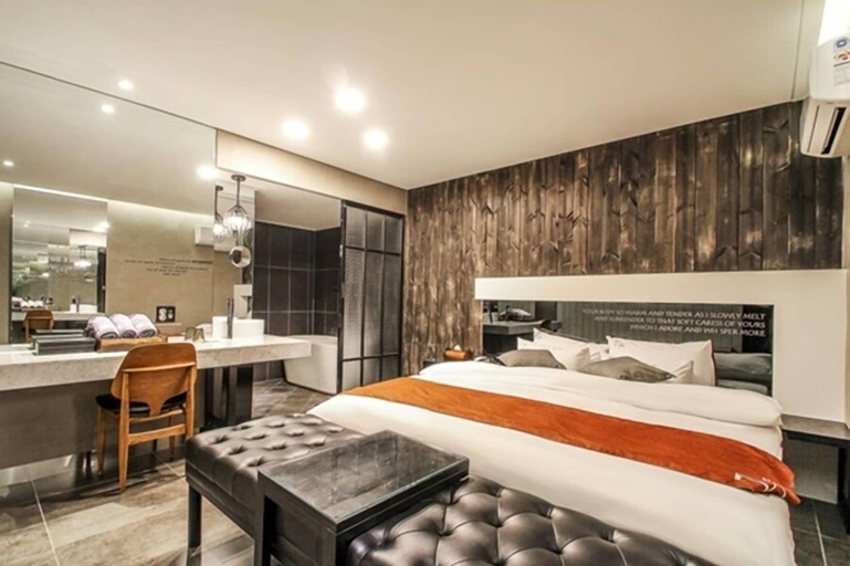 Bedroom 25