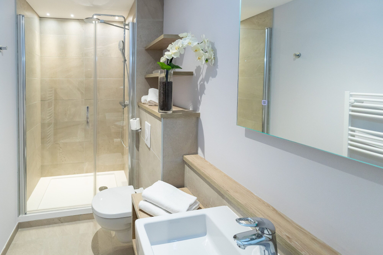 Bathroom, Appartement des Marins, Ille-et-Vilaine