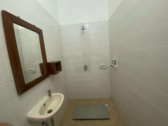 Bathroom 7