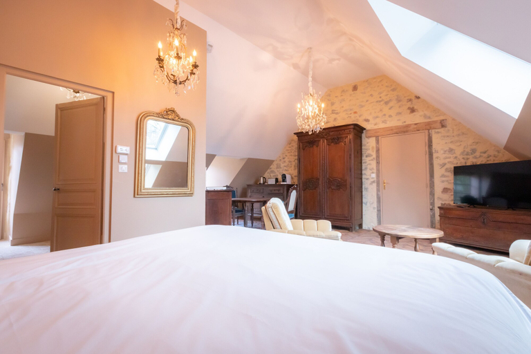 Bedroom 3, Sublimes hébergements en coeur de forêt, Cher