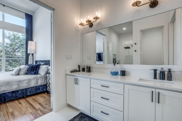Bathroom 3, 2912 Raleigh, Dallas