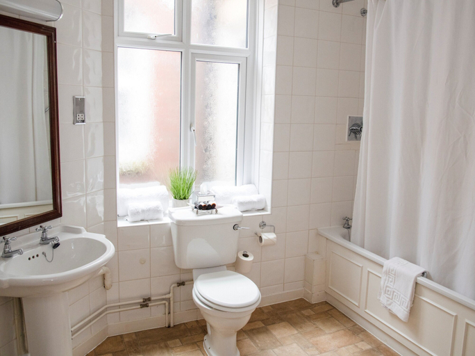 Bathroom, Hamlet Hotel Maidstone, Kent