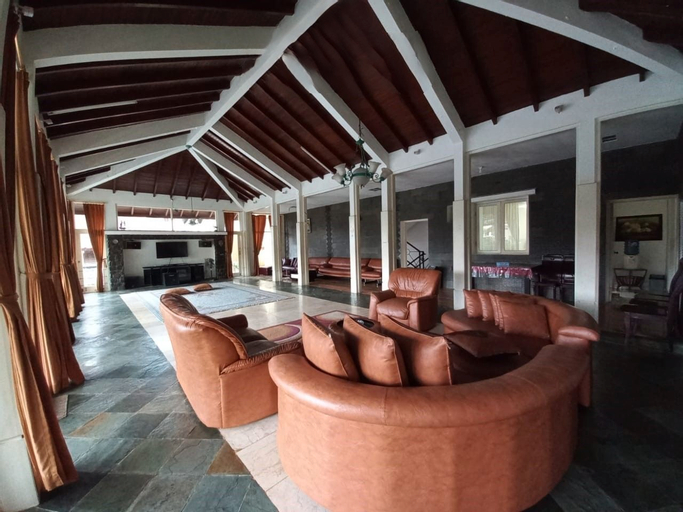 Bedroom 4, Villa Bukit Danau lot 15 by Puncak Go Villas, Cianjur