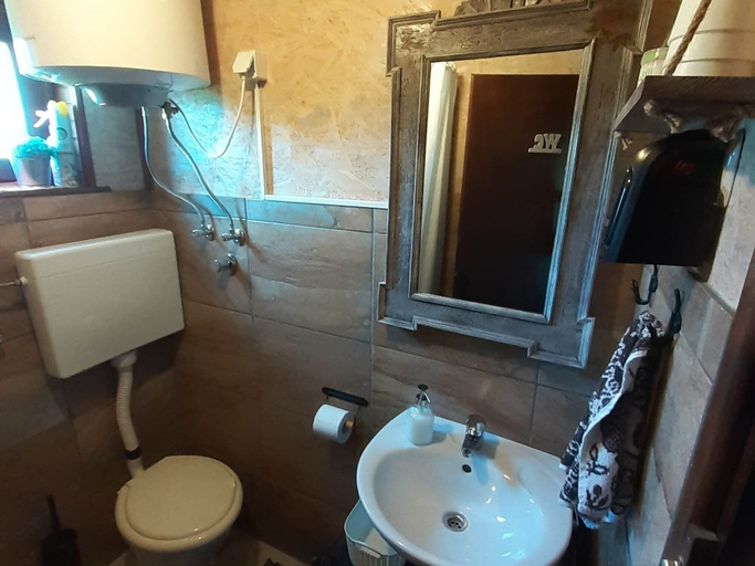 Bathroom 3, Stara Hiža Vlašić, Žumberak