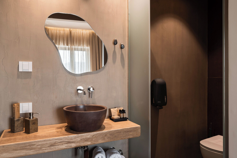 Bathroom 5, Kera Neme, Peloponnese