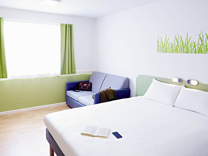Bedroom 5, Warrington M6 Motel J20/M6 Lymm Services, Cheshire West and Chester