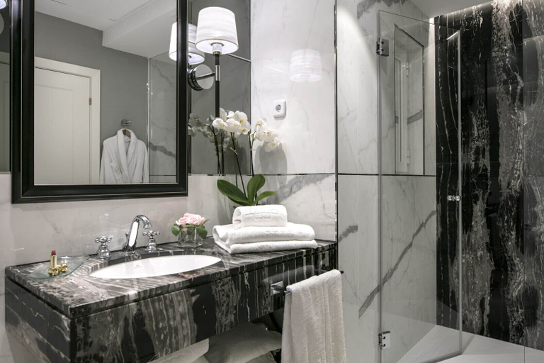 Bathroom 5, Hotel Emperador, Madrid