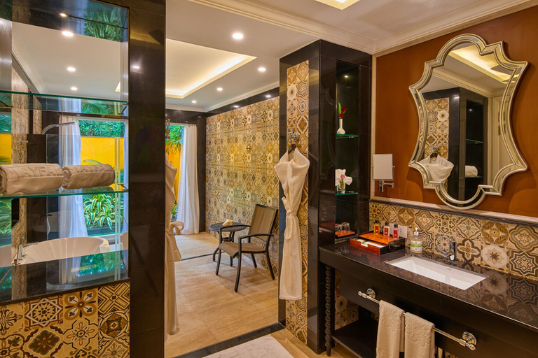 Bathroom 5, Mayfair Lake Resort, Raipur