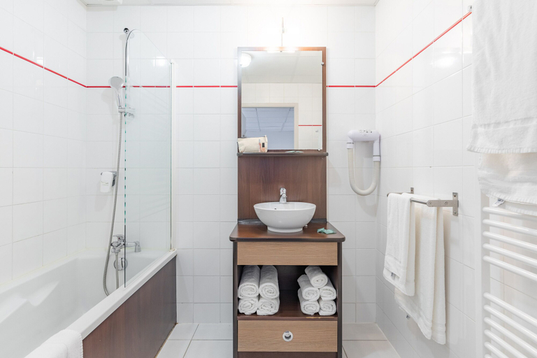 Bathroom 5, APPART'City Confort Agen Centre, Lot-et-Garonne