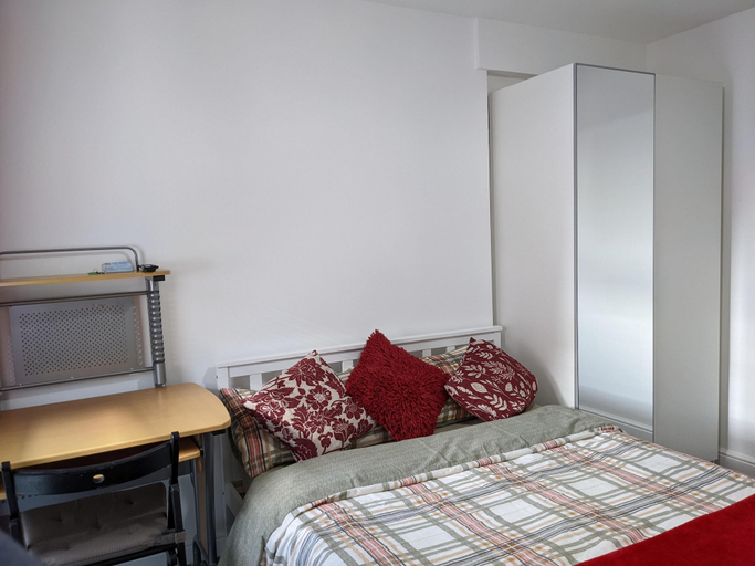 Bedroom 2, TravelStop #London-Ealing, London