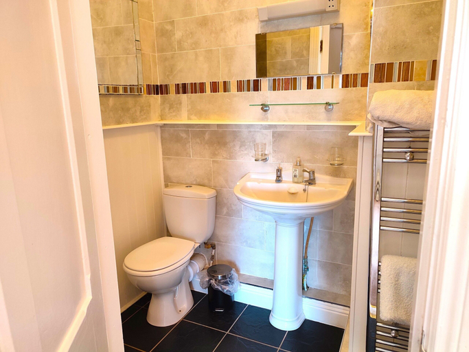 Bathroom 4, Robin Hill House Heritage B&B