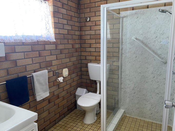 Bathroom 3, City View Motel Warwick, Warwick - Central
