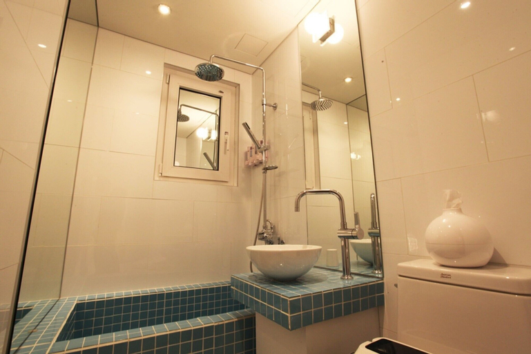 Bathroom 7