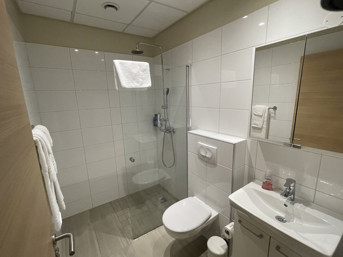 Bathroom 4, K16 apartments, Akureyri