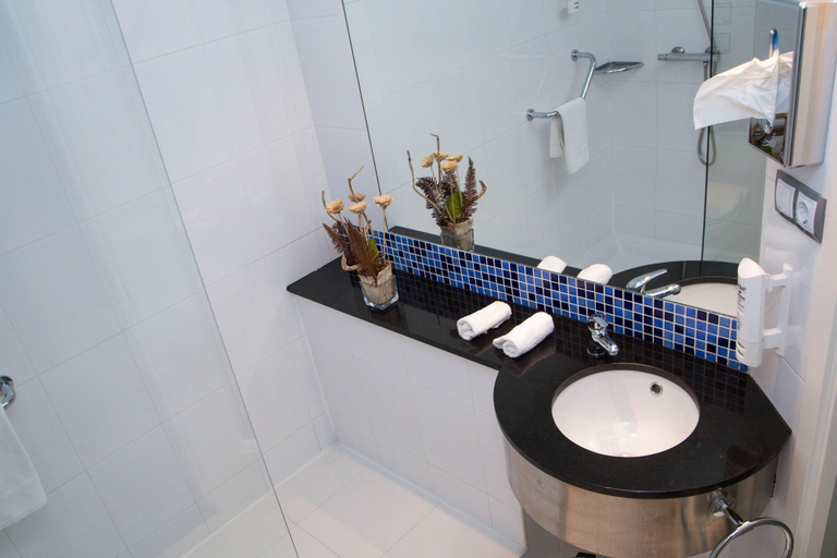 Bathroom 3, Holiday Inn Express BILBAO by IHG, Vizcaya