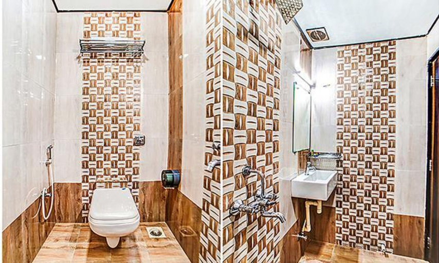 Bathroom, Fabhotel The Adore Palace, Mumbai Suburban