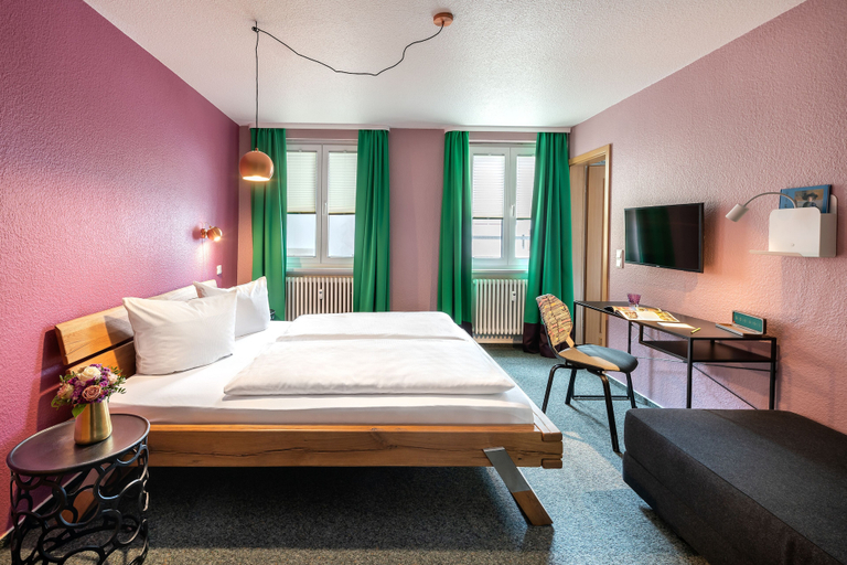 Bedroom 5, Vier Jahreszeiten, Würzburg