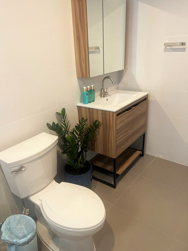 Bathroom 3, La Calma Poshtel