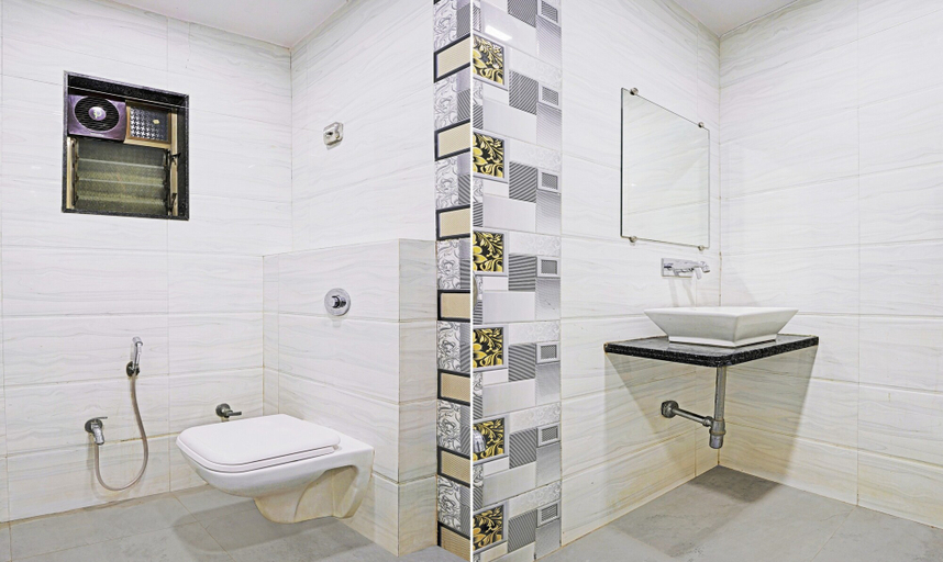 Bathroom 4, Treebo De Grandeur Anand Nagar, Thane