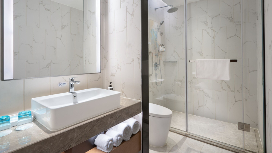 Bathroom 5, Holiday Inn Express CANGZHOU HIGH-TECH ZONE by IHG, Cangzhou