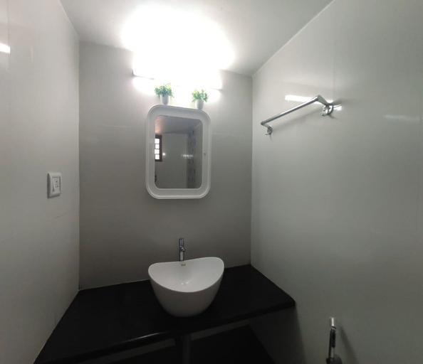 Bathroom, RNB Beach Resort, North Goa