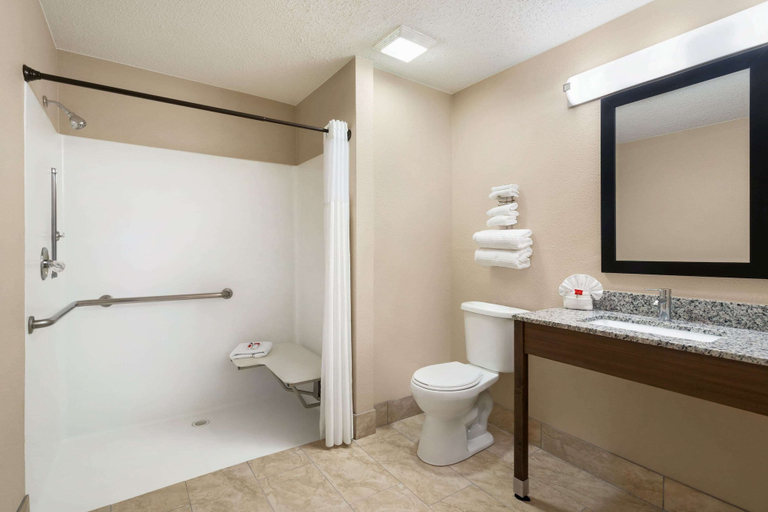 Bathroom 4, Super 8 by Wyndham Liberal KS, Seward
