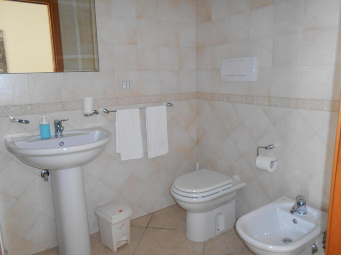 Bathroom 5, B&B Resort Signorile, Bari
