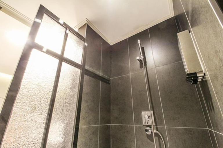 Bathroom 27