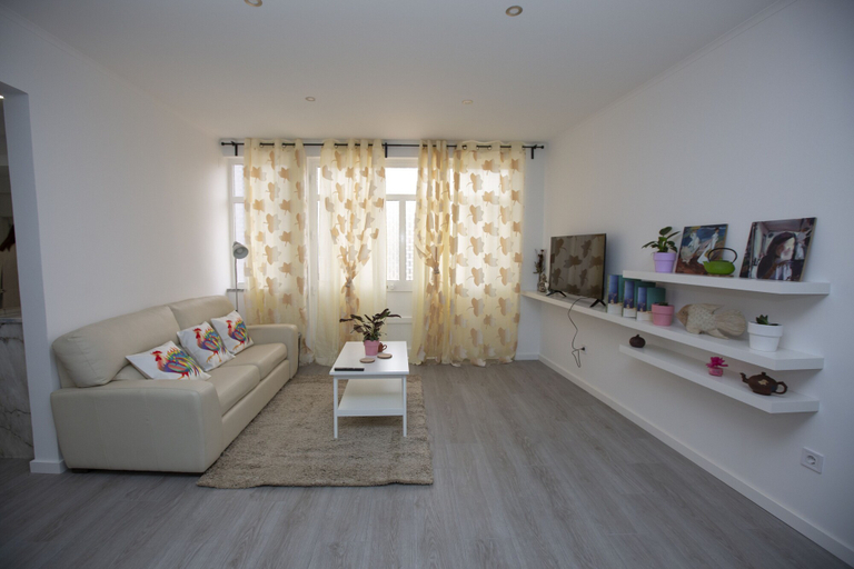 Others 5, Alecrm D Estepe - Hostel, Almada